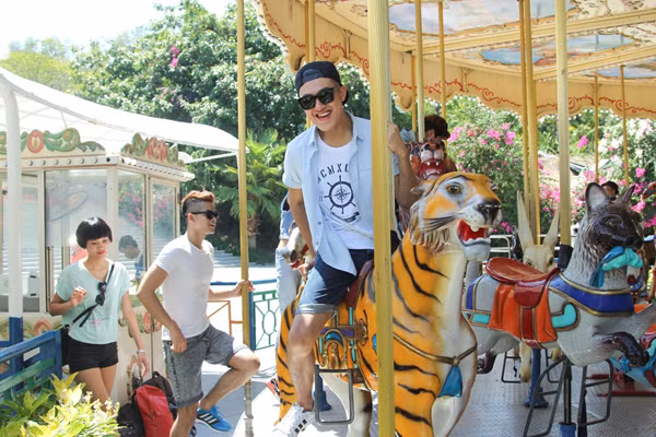 Top 9 Vietnam’s Next Top Model 2015 "du hí" thành phố biển Nha Trang ảnh 1