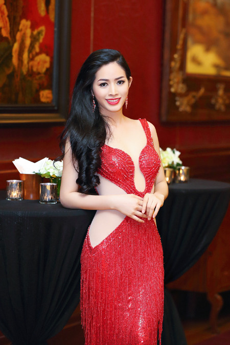 "Ngọc nữ" Mai Thanh Hà khoe trọn lưng trần quyến rũ tại sự kiện ảnh 4