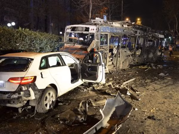 Thổ Nhĩ Kỳ: Đánh bom đẫm máu, ít nhất 32 người thiệt mạng ảnh 2