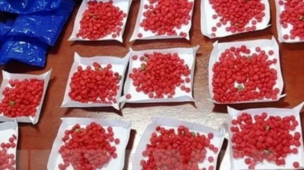 Vượt biên trái phép, 5 đối tượng "cõng" thêm 60.000 viên ma túy tổng hợp ảnh 1