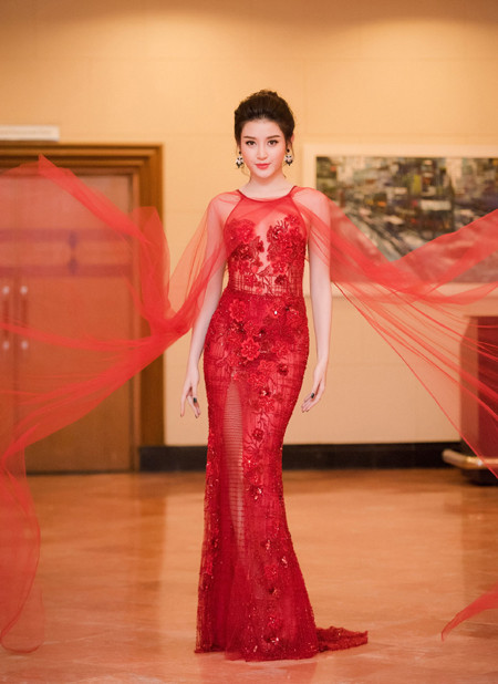 Á hậu Huyền My táo bạo với phong cách xuyên thấu ảnh 4 Á hậu Huyền My táo bạo với phong cách xuyên thấu ảnh 4