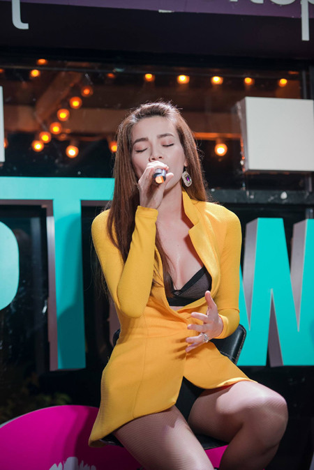 Phớt lờ quy định, Hà Hồ "diện" nội y phản cảm trên sân khấu ảnh 5