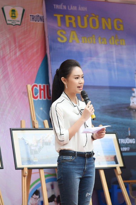 "Cô gái vàng" Hoa hậu Việt Nam về trường cũ kêu gọi gây quỹ "Vì Trường Sa" ảnh 4 "Cô gái vàng" Hoa hậu Việt Nam về trường cũ kêu gọi gây quỹ "Vì Trường Sa" ảnh 4