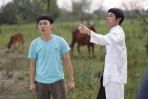 Hoài Lâm hài hước với kiểu tóc "đầu nấm" trong phim Tết ảnh 5