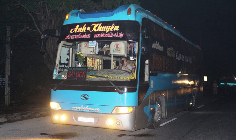 Bị kiểm tra xe, tài xế cố thủ giữa đường suốt 4 giờ, gây ách tắc kéo dài ảnh 1 Bị kiểm tra xe, tài xế cố thủ giữa đường suốt 4 giờ, gây ách tắc kéo dài ảnh 1