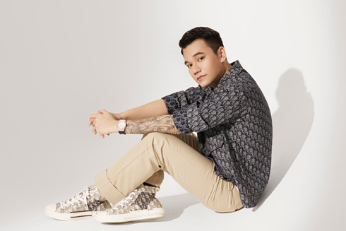 Nhạc sĩ - ca sĩ Khắc Việt: Lấy vợ mất tự do nhưng bù lại... giữ được tiền ảnh 2 Nhạc sĩ - ca sĩ Khắc Việt: Lấy vợ mất tự do nhưng bù lại... giữ được tiền ảnh 2