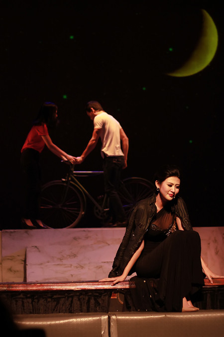 Siêu mẫu Trúc Nguyễn "lấn sân" sân khấu kịch ảnh 9