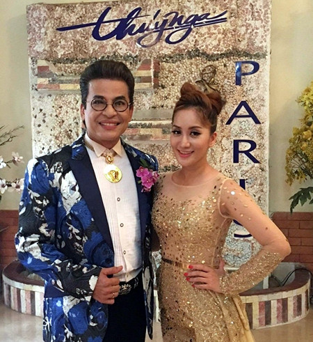 MC Thanh Bạch dùng thuyền rước "bà trùm" Thuý Nga trong đám cưới ảnh 4