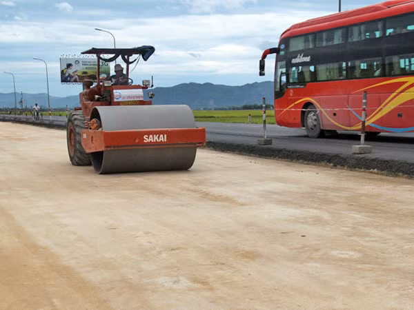 Tăng gánh nặng cho người dân, doanh nghiệp ảnh 1