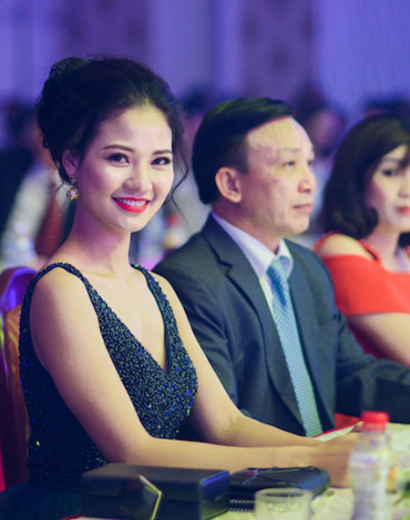 Hoa hậu Trần Thị Quỳnh tái xuất, khoe lưng trần gợi cảm ảnh 4