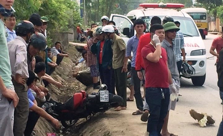 Xe buýt tông hai xe máy, 2 người tử vong tại chỗ, 3 người nguy kịch ảnh 2