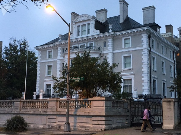 Moscow phản đối mạnh mẽ việc Mỹ tháo quốc kỳ Nga tại các tòa nhà ngoại giao ảnh 1