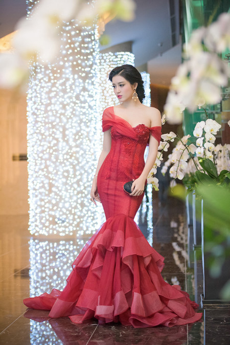 Phớt lờ giá lạnh, Á hậu Huyền My khoe vai trần và vòng 1 gợi cảm ảnh 5