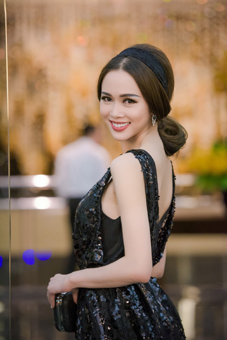 "Đứng hình" trước vẻ quyến rũ đầy ma mị của Vũ Ngọc Anh ảnh 3