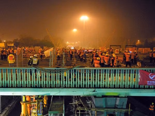 Choáng với tốc độ xây cầu ở Bắc Kinh chỉ trong 36 giờ ảnh 1