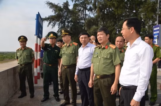 Bộ trưởng Bộ Công an Tô Lâm thăm các đồn Biên phòng thuộc BĐBP Quảng Ninh ảnh 1