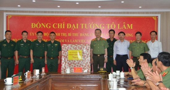 Bộ trưởng Bộ Công an Tô Lâm thăm các đồn Biên phòng thuộc BĐBP Quảng Ninh ảnh 3
