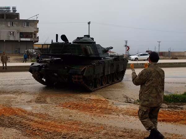 Thị trấn Thổ Nhĩ Kỳ gần biên giới Syria bị dội tên lửa, hàng chục người thương vong ảnh 1