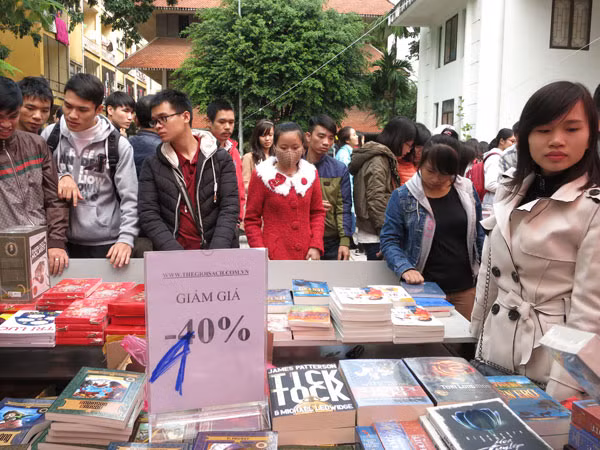 "Chợ phiên sách cũ" đầu năm ảnh 1