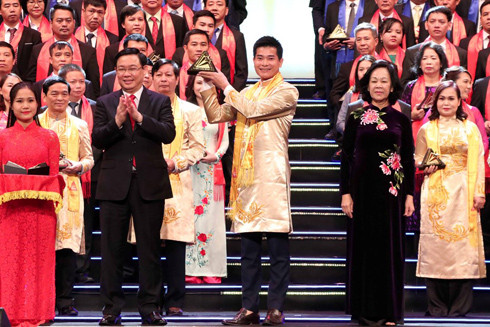 Trao giải "Sao Vàng Đất Việt": Vinh danh doanh nghiệp trẻ tạo ra giá trị sản xuất 30 tỷ USD và việc làm cho 3 triệu người ảnh 1