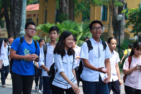 Nghẹt thở vào lớp 10 công lập ở Hà Nội: Thi xong rồi mà vẫn nóng ruột ngóng trông ảnh 2