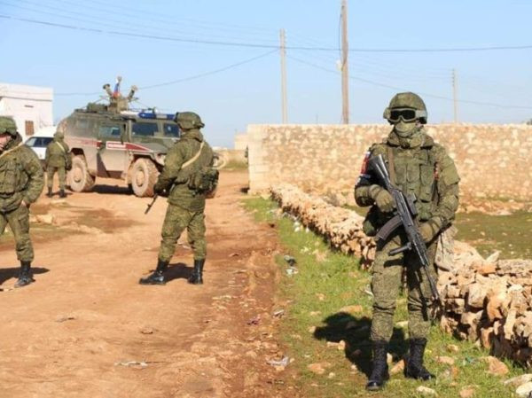 Chỉ trong 1 tháng, Nga phát hiện 3 kho vũ khí lớn của phiến quân ở Syria ảnh 1