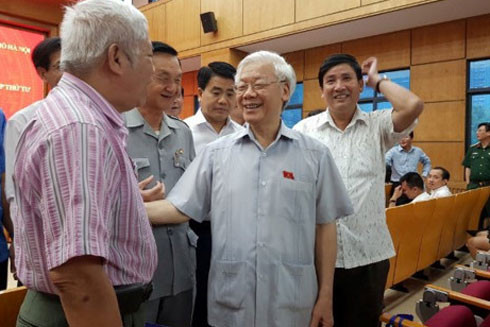 Người dân phấn khởi vì "ngọn cờ chống tham nhũng đang giương cao" ảnh 1