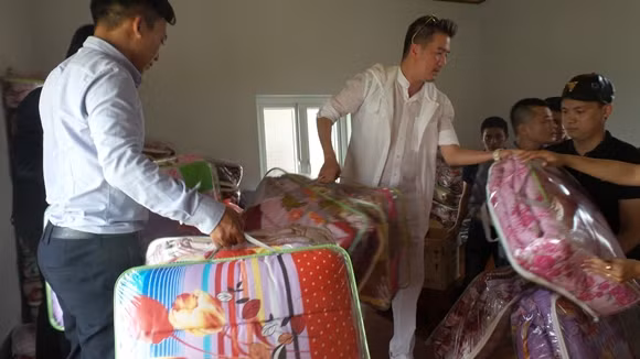 Đàm Vĩnh Hưng bất ngờ trước tình cảm của người dân Hà Tĩnh ảnh 3