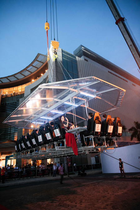 Hoa hậu Mai Phương Thuý sánh vai Kim Lý dự dạ tiệc trên không ảnh 8