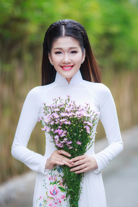 Á khôi "Người đẹp xứ Dừa" Xuân An rạng ngời với áo dài ảnh 4