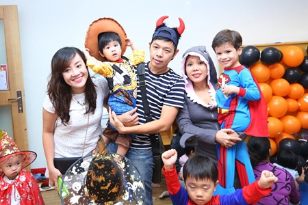 Việt Hương khoe ảnh con gái vui Halloween ở Mỹ ảnh 10