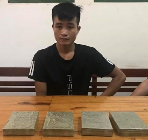 Nam thanh niên sa lưới trên đường mang 4 bánh heroin ra Bắc tiêu thụ ảnh 1