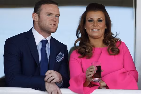 Rooney thích làm thơ và thường viết thư tình cho vợ ảnh 2