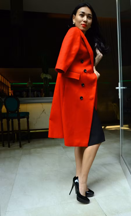 Siêu mẫu Diệu Huyền “thả dáng” trên phố phường Hà Nội ảnh 4