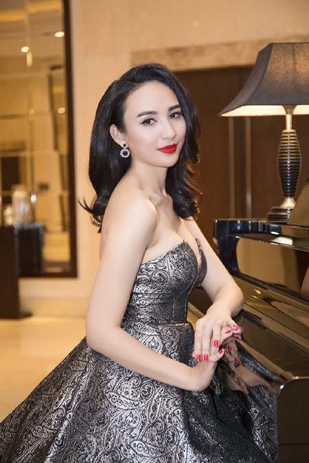 Hoa hậu Ngọc Diễm diện váy sành điệu khoe vòng 1 gợi cảm ảnh 3