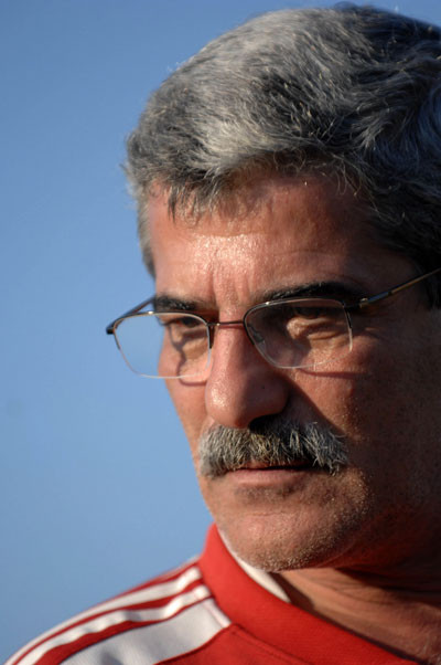 Cổ động viên Long An mòn mỏi chờ ông Calisto ảnh 1