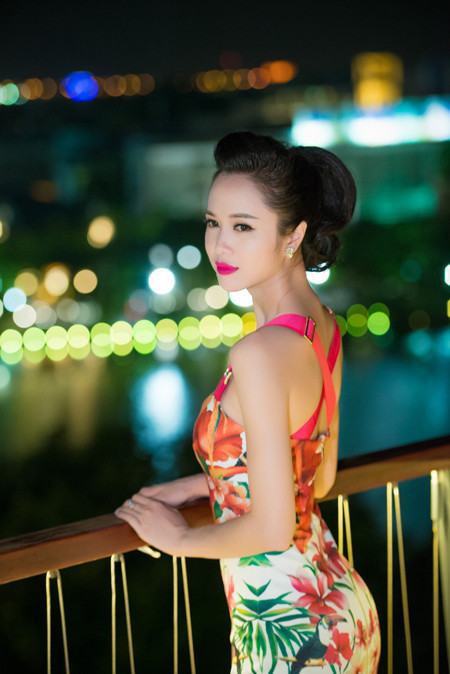 Vũ Ngọc Anh khoe đường cong quyến rũ với vòng một căng đầy ảnh 6