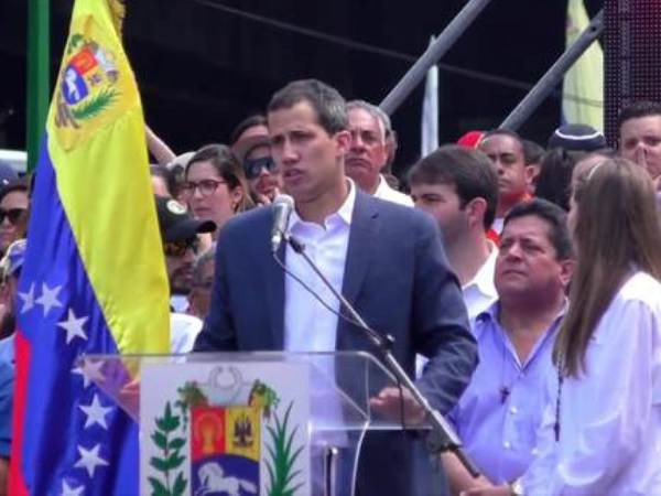 Xe chở nhà lãnh đạo phe đối lập Venezuela bất ngờ bị tấn công ảnh 1 Xe chở nhà lãnh đạo phe đối lập Venezuela bất ngờ bị tấn công ảnh 1