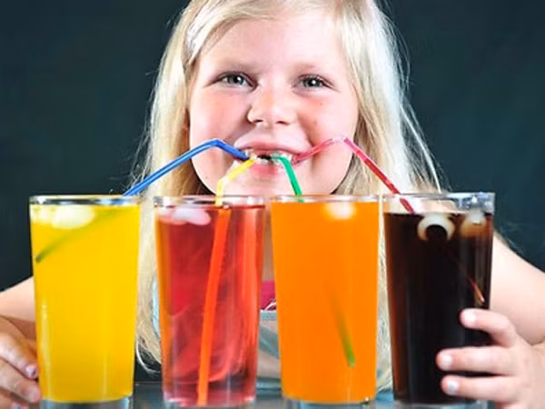 Nước ngọt, nước tăng lực gây hại răng ảnh 1