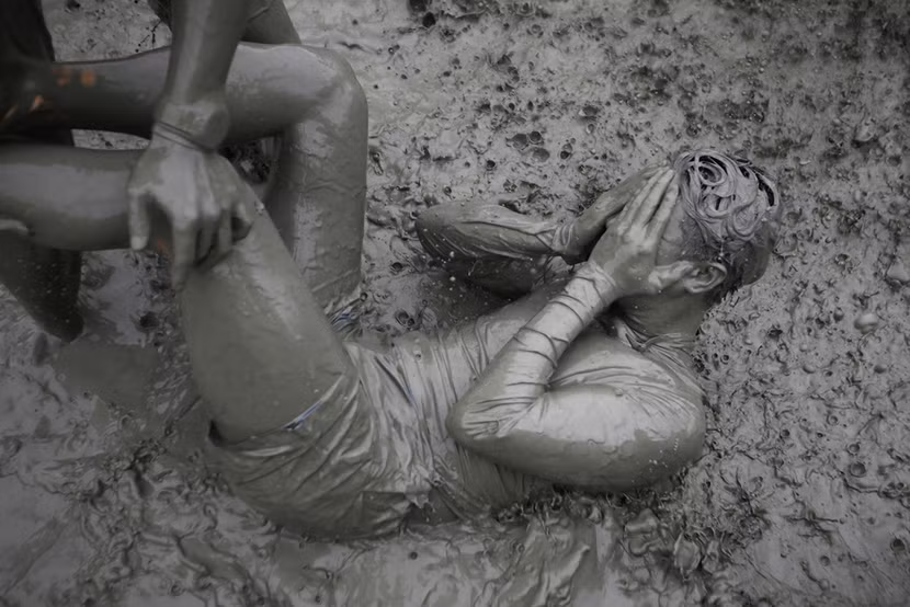 Độc đáo lễ hội tắm bùn tập thể lớn nhất xứ kim chi ảnh 11