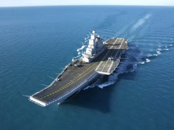 Ấn Độ “tiêm thuốc tăng lực mạnh” cho tàu sân bay INS Vikramaditya ảnh 1