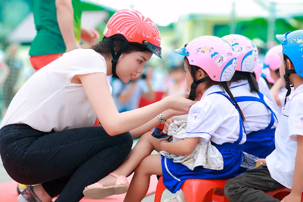 Hoa hậu Kỳ Duyên diễn hài cùng Xuân Bắc, Tự Long ảnh 6 Hoa hậu Kỳ Duyên diễn hài cùng Xuân Bắc, Tự Long ảnh 6