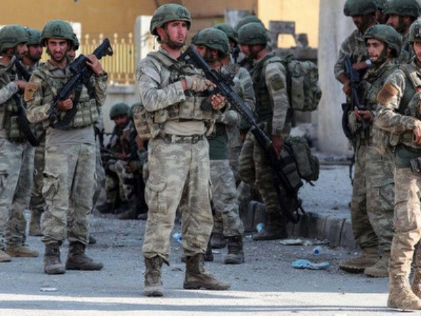 Lính Thổ Nhĩ Kỳ thiệt mạng do trúng bom cài bên đường ở Đông Bắc Syria ảnh 1