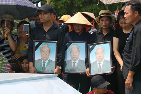 Tiễn đưa đồng chí Đỗ Mười về với đất mẹ Thanh Trì ảnh 1