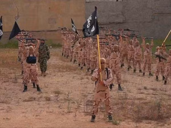 Bé gái 2 tuổi cùng 100 người khác bị IS xử tử ảnh 2