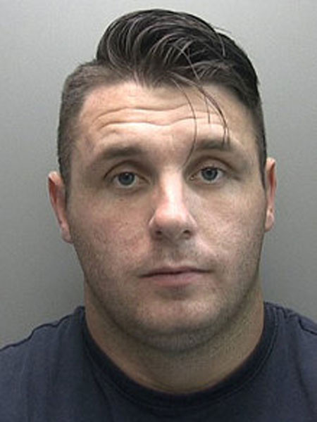 Bị bắt lại sau khi khoe ảnh trên Facebook ảnh 1