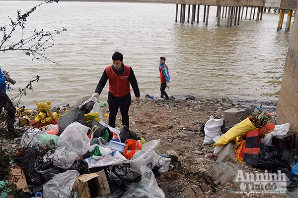 Xem "phương tiện" đặc biệt đưa cá chép xuống sông tiễn ông Táo ảnh 6