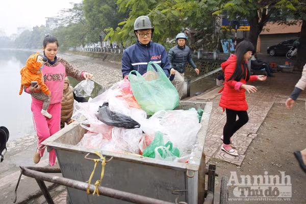 Xem "phương tiện" đặc biệt đưa cá chép xuống sông tiễn ông Táo ảnh 14