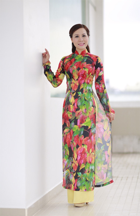 Nữ hoàng Kim Chi đẹp lạ với áo dài họa tiết lá thu ảnh 4 Nữ hoàng Kim Chi đẹp lạ với áo dài họa tiết lá thu ảnh 4