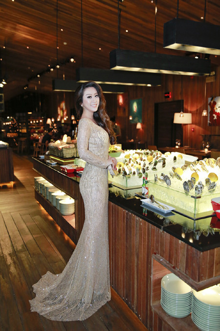 MC Kim Trang khoe đường cong quyến rũ với thiết kế của Nhật Phượng ảnh 5